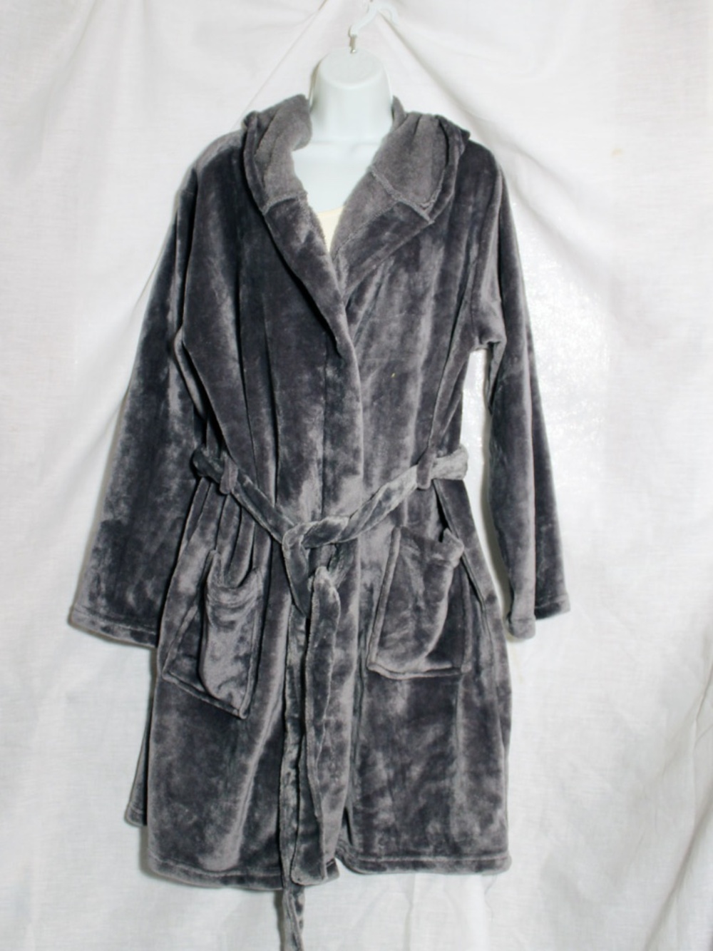 Cozy Gray Plush Fleece Hooded Bathrobe / Mid-Length Comfy Spa Housecoat S/MI